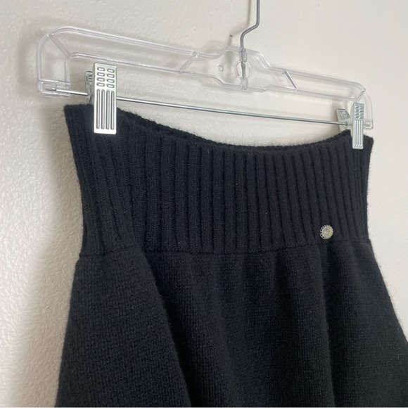 Chanel Cashmere Knit Bubble Mini Skirt Ready To Wear Size 36 US 6 - Picture 3 of 13